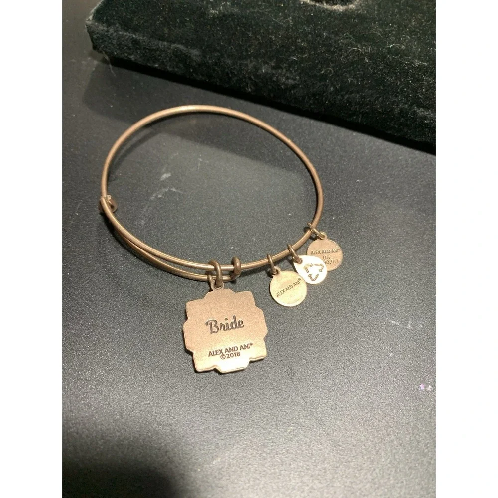 ALEX & ANI 